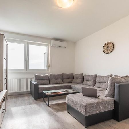 Cosy Apartment Hugo Osijek Eksteriør bilde